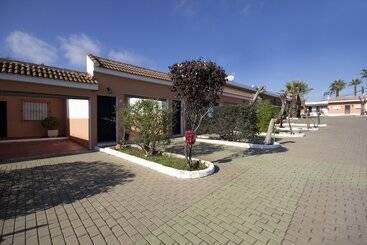 هتل Hostal Nueva Andalucia
