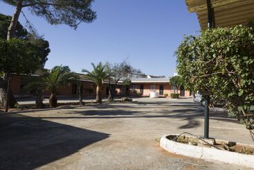 هتل Hostal Nueva Andalucia