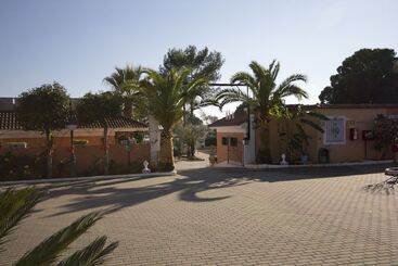 هتل Hostal Nueva Andalucia
