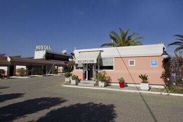 هتل Hostal Nueva Andalucia