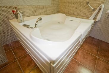 هتل Hostal Nueva Andalucia