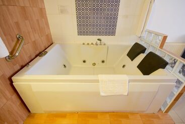 هتل Hostal Nueva Andalucia