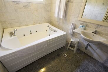 هتل Hostal Nueva Andalucia