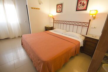 هتل Hostal Nueva Andalucia