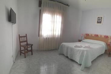 هتل Hostal Restaurante Villa De Sepúlveda