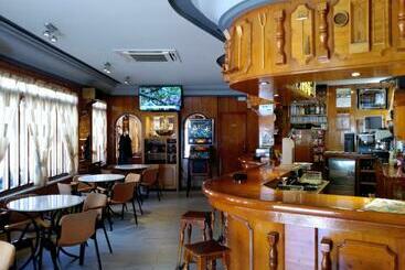 هتل Hostal Romi