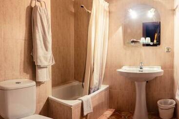 هتل Hostal Romi