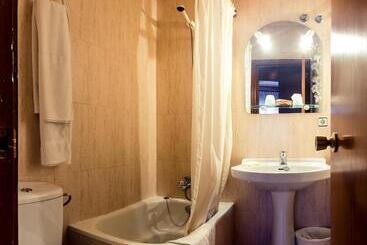 هتل Hostal Romi