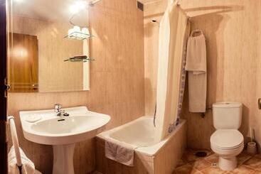 هتل Hostal Romi