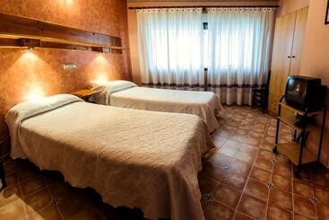 هتل Hostal Romi