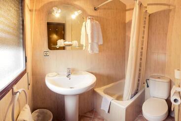 هتل Hostal Romi