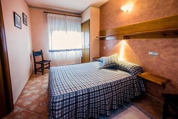 هتل Hostal Romi