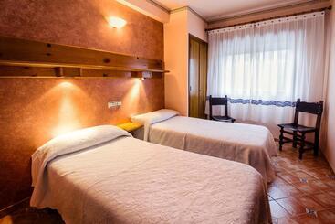 هتل Hostal Romi