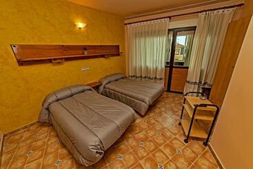 هتل Hostal Romi