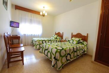 هتل Hostal San Blas