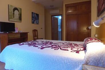 هتل Hostal Santo Tomé