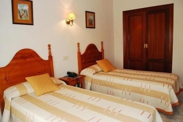 هتل Hostal Universal