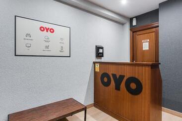 هتل Hostal Uría