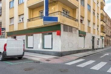 هتل Hostal Uría