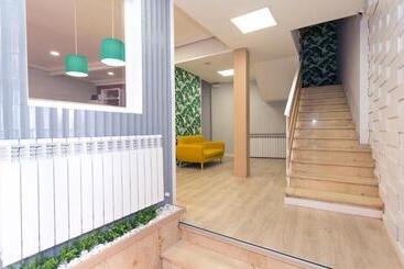 هتل Hostal Viena