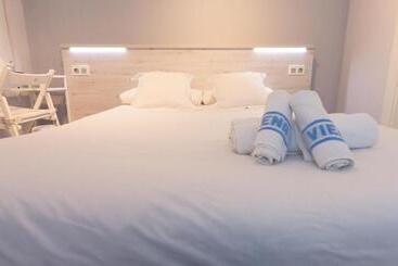 هتل Hostal Viena