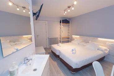 هتل Hostal Viena
