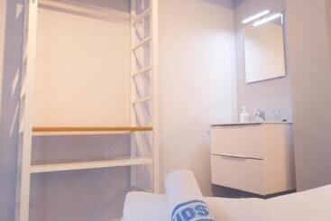 هتل Hostal Viena