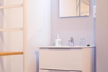 هتل Hostal Viena
