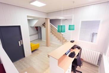 هتل Hostal Viena