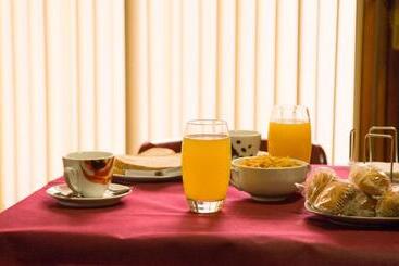 هتل Hostal Viena