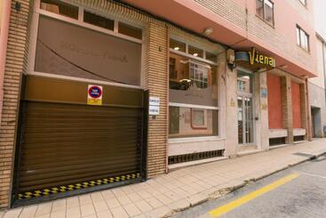 هتل Hostal Viena