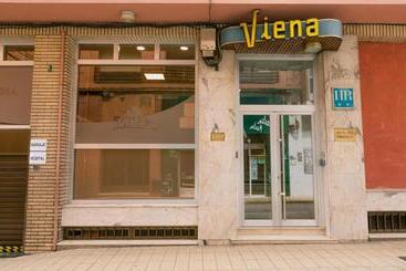 هتل Hostal Viena