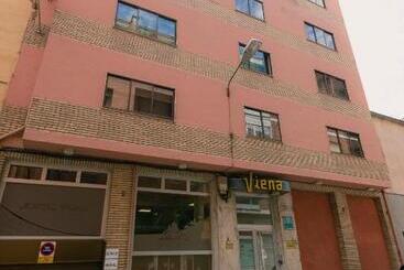 هتل Hostal Viena