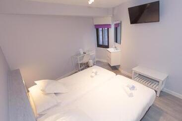هتل Hostal Viena