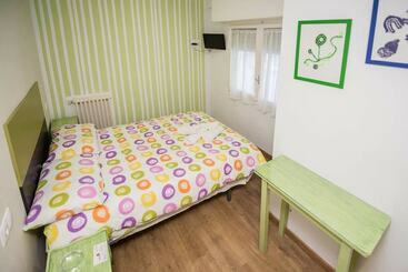 هتل Hostal ávila