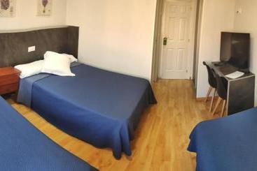 هتل Hostal Vitorina
