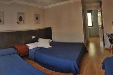 هتل Hostal Vitorina