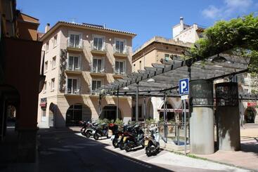 هتل Plaça
