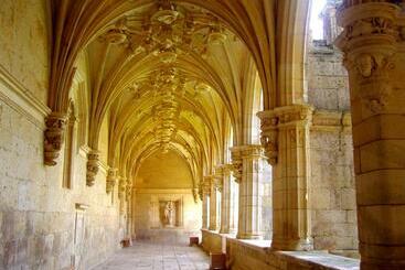 هتل Real Monasterio De San Zoilo