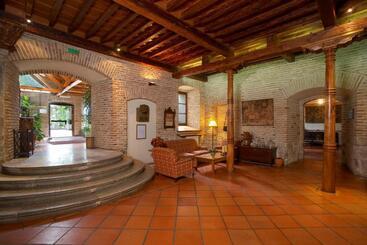هتل Real Monasterio De San Zoilo