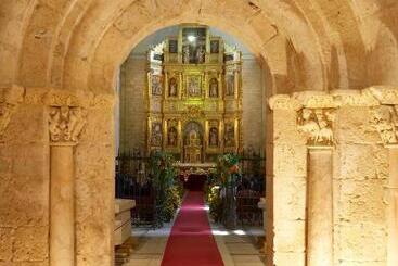 هتل Real Monasterio De San Zoilo