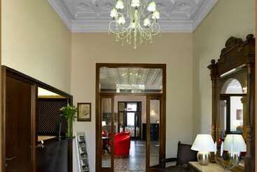 هتل روستایی Rural Y Apartamentos Villa Engracia
