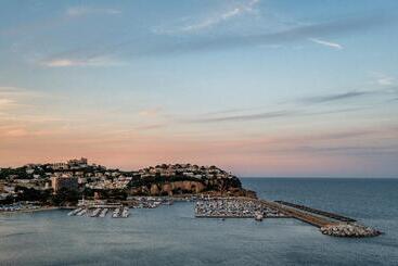 Montjoi by Brava Hoteles