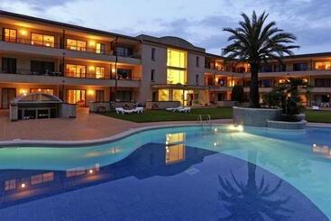 استراحتگاه Aparthotel Golf Beach