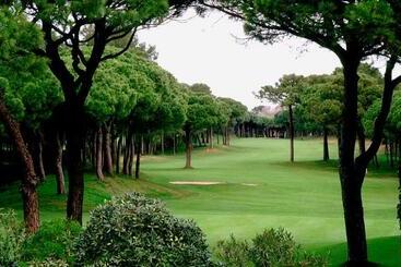 استراحتگاه Aparthotel Golf Beach