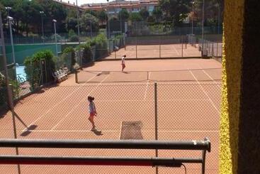 استراحتگاه Aparthotel Golf Beach