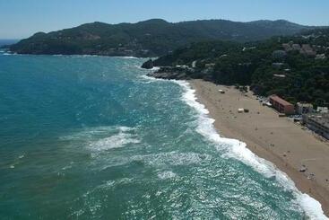 استراحتگاه Aparthotel Golf Beach