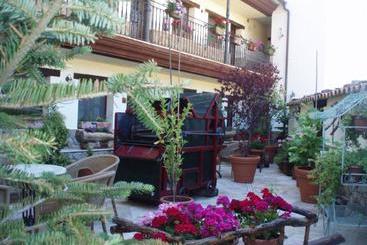 Hostal Restaurante La Muralla