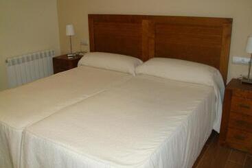 Hostal Los Claveles - Priego