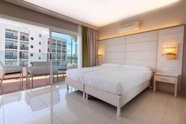 هتل Bull Escorial & Spa